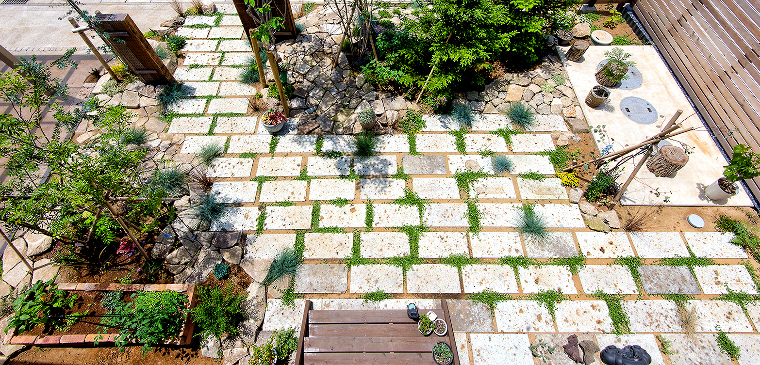 inside garden ～ 石像のある庭 ～